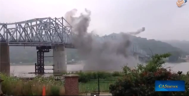 Видео. В Орехове взорвали ж/д мост