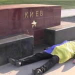 Видео. В Москве активисты предлагали «отведать украинской крови»