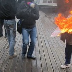 В Севастополе сожгли флаг США