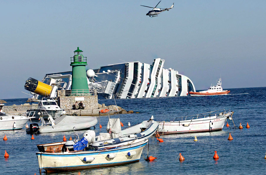 Число погибших на Costa Concordia увеличилось до 5 человек