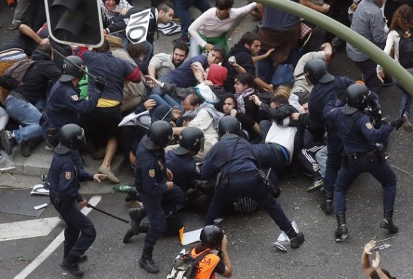 Испания: акция протеста перешли в массовые столкновения