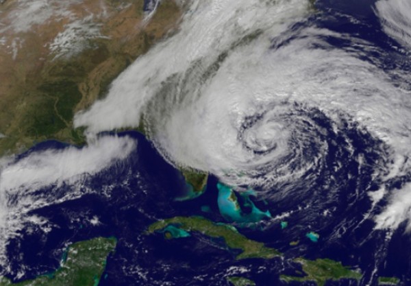 Ураган в США - "Сенди" набирает силу