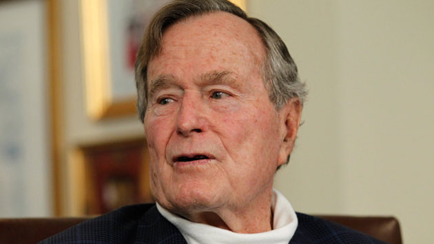 Джордж Буш старший попал в больницу