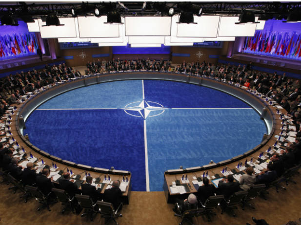НАТО хочет восстановить отношения с Россией, несмотря на скандал с ракетами