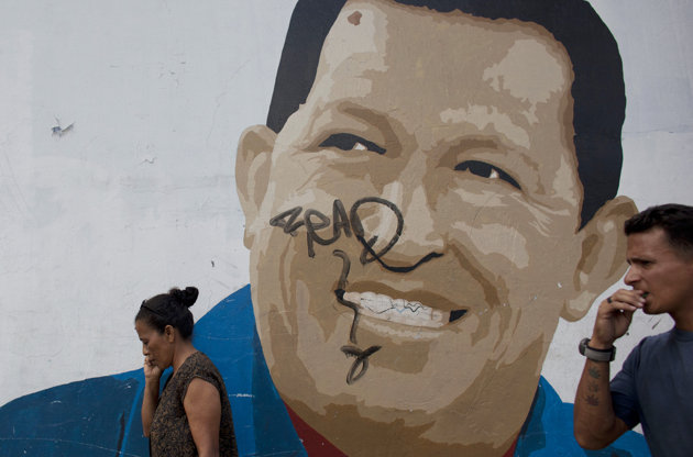 Уго Чавесу разрешили править Венесуэлой без инаугурации