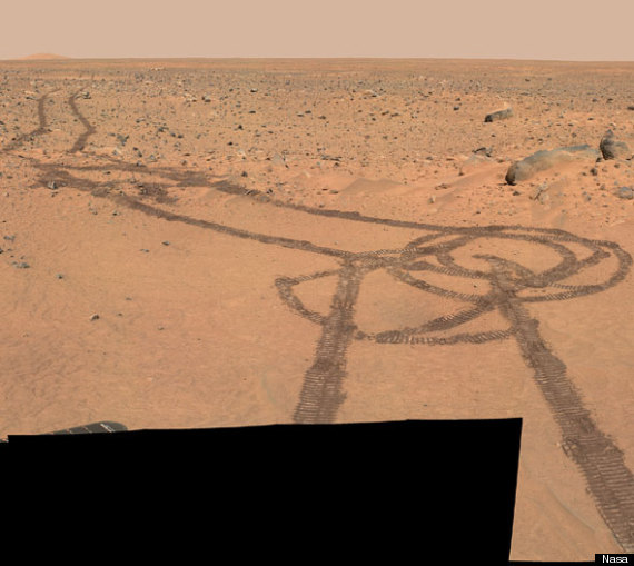 Марсоход Кьюриосити нарисовал нарисовал... пенис на Марсе