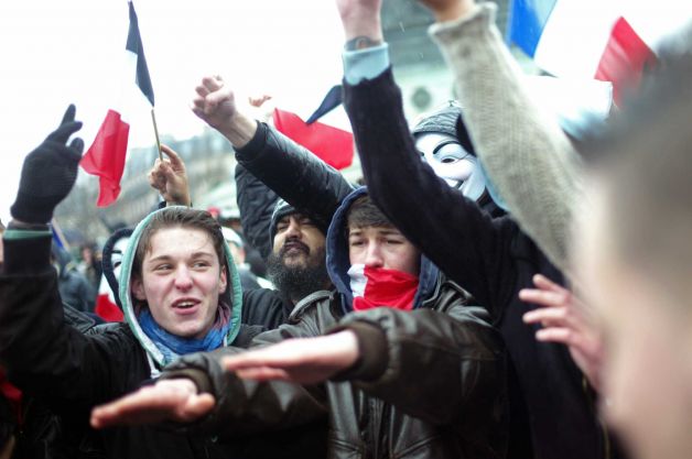 В Париже прошли массовые протесты против президента