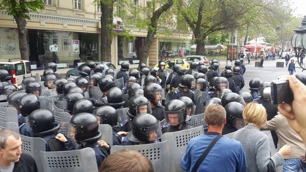 В Одессе сепаратисты штурмуют ГорУВД