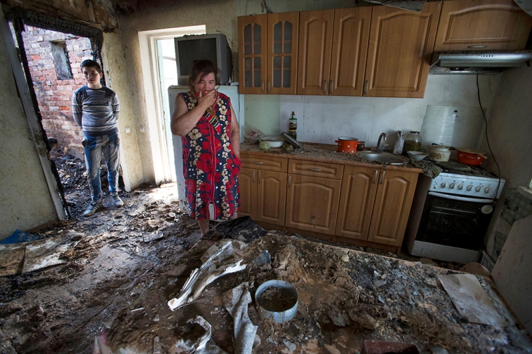 В Славянске в результате артобстрела частично разрушены несколько домов