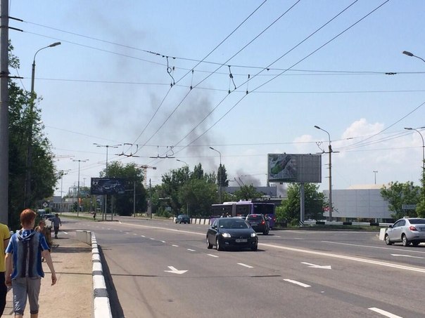 Над Донецком летают истребители. Слышны взрывы
