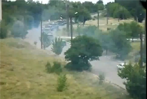 Видео. В Краснодон вошла колонна танков с российскими флагами